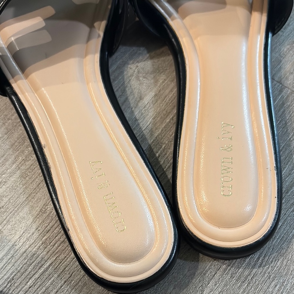 Crown & Ivy Black Slide Sandals - Picture 6 of 7